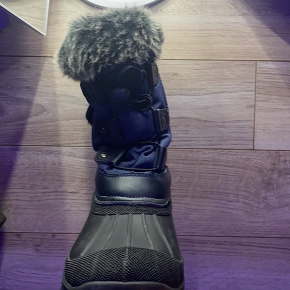 Snow boots” - Picture 4 of 4